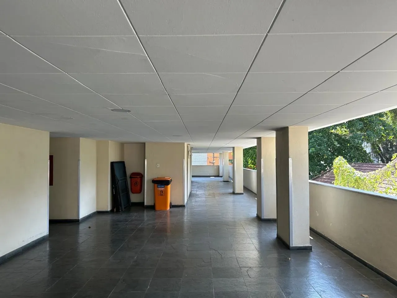 Unfurnished apartment with 3 bedrooms and 5 bathrooms — photo 18