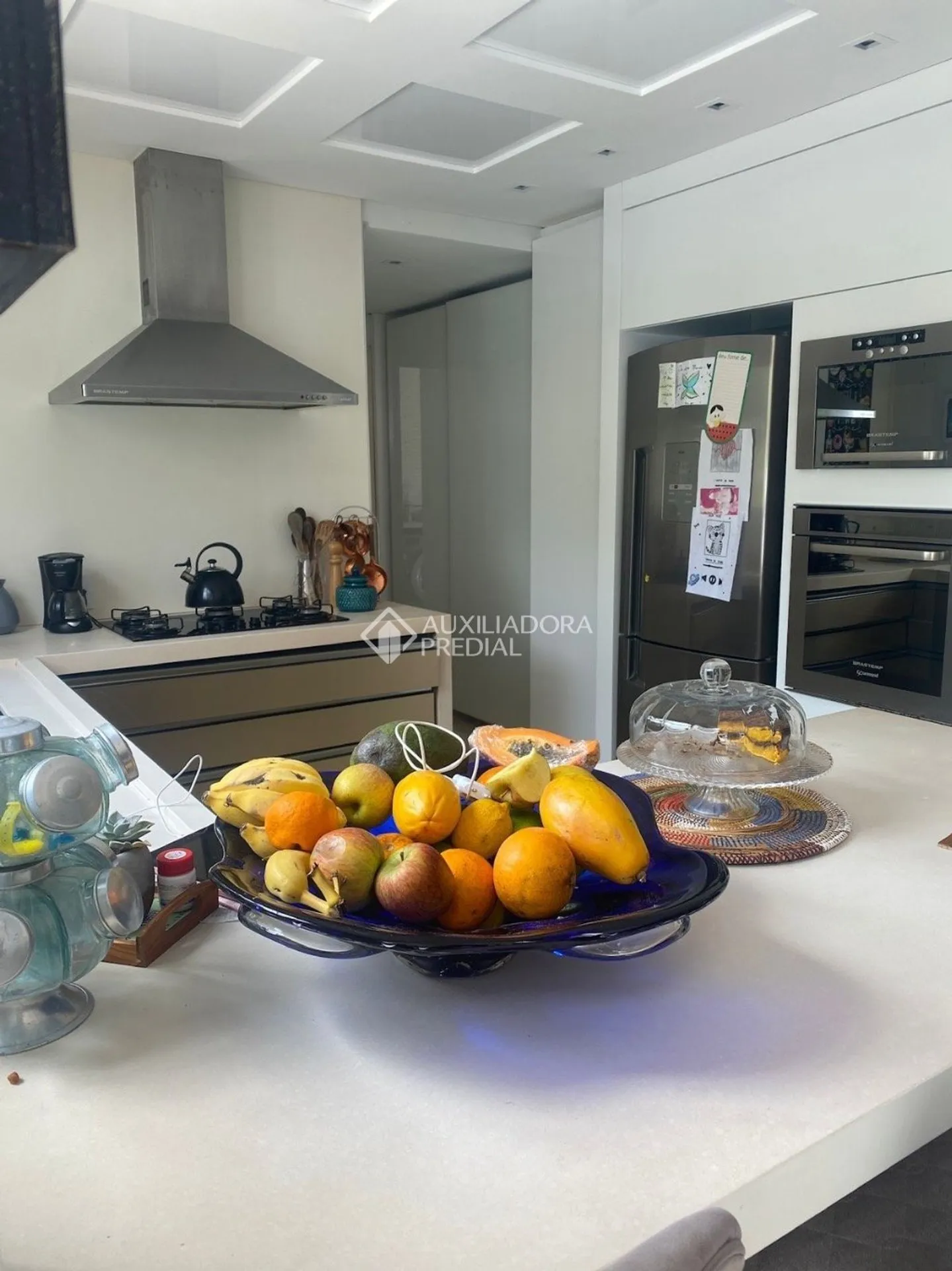 Furnished 250 m² house with 3 bedrooms and 5 bathrooms — photo 2