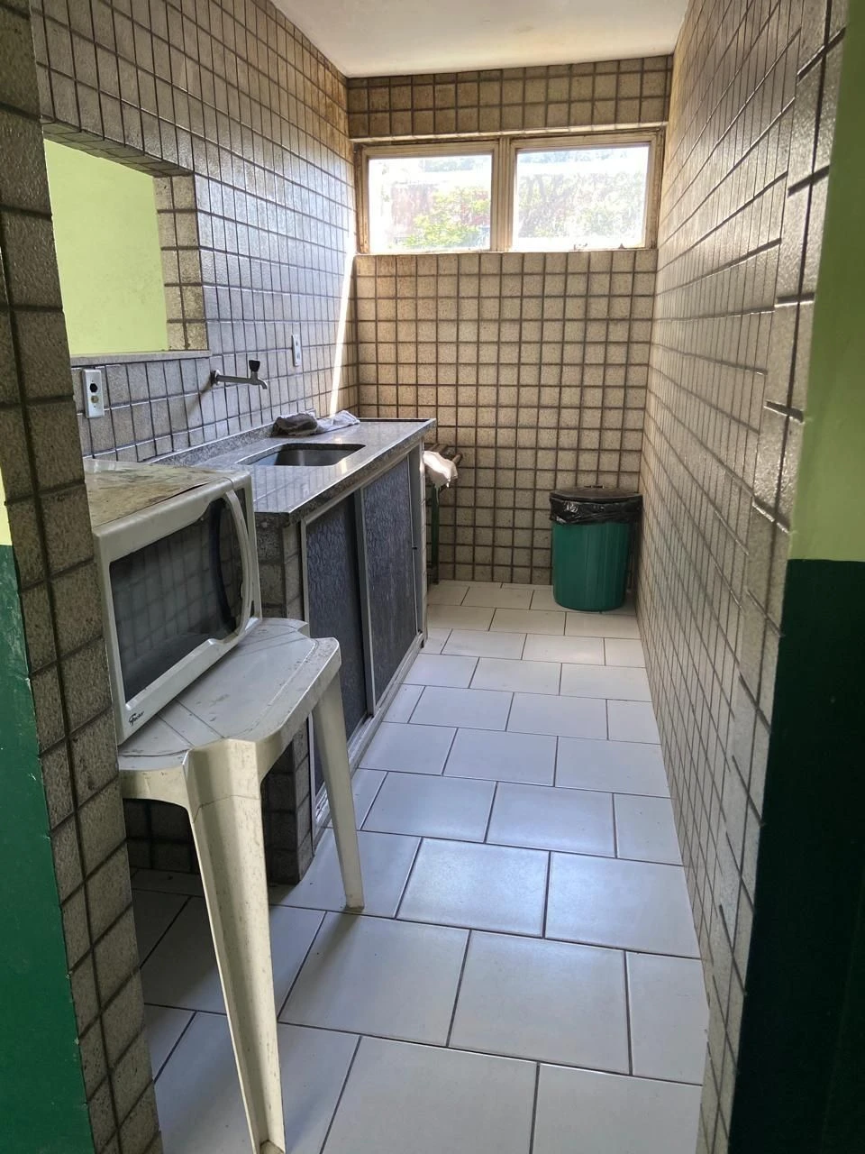 Unfurnished 2-bedroom apartment with a separate kitchen
