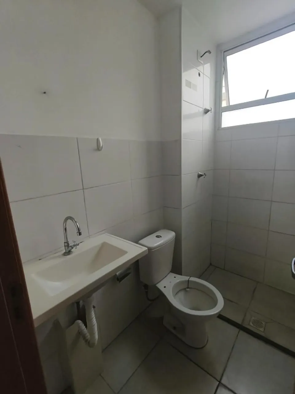2-bedroom apartment with 2 parking spaces and 1 bath — photo 11