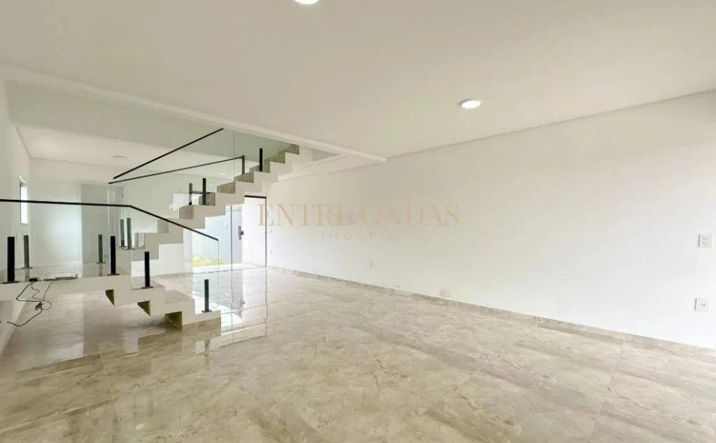 3-bedroom house with a mountain view in Florianópolis — photo 16
