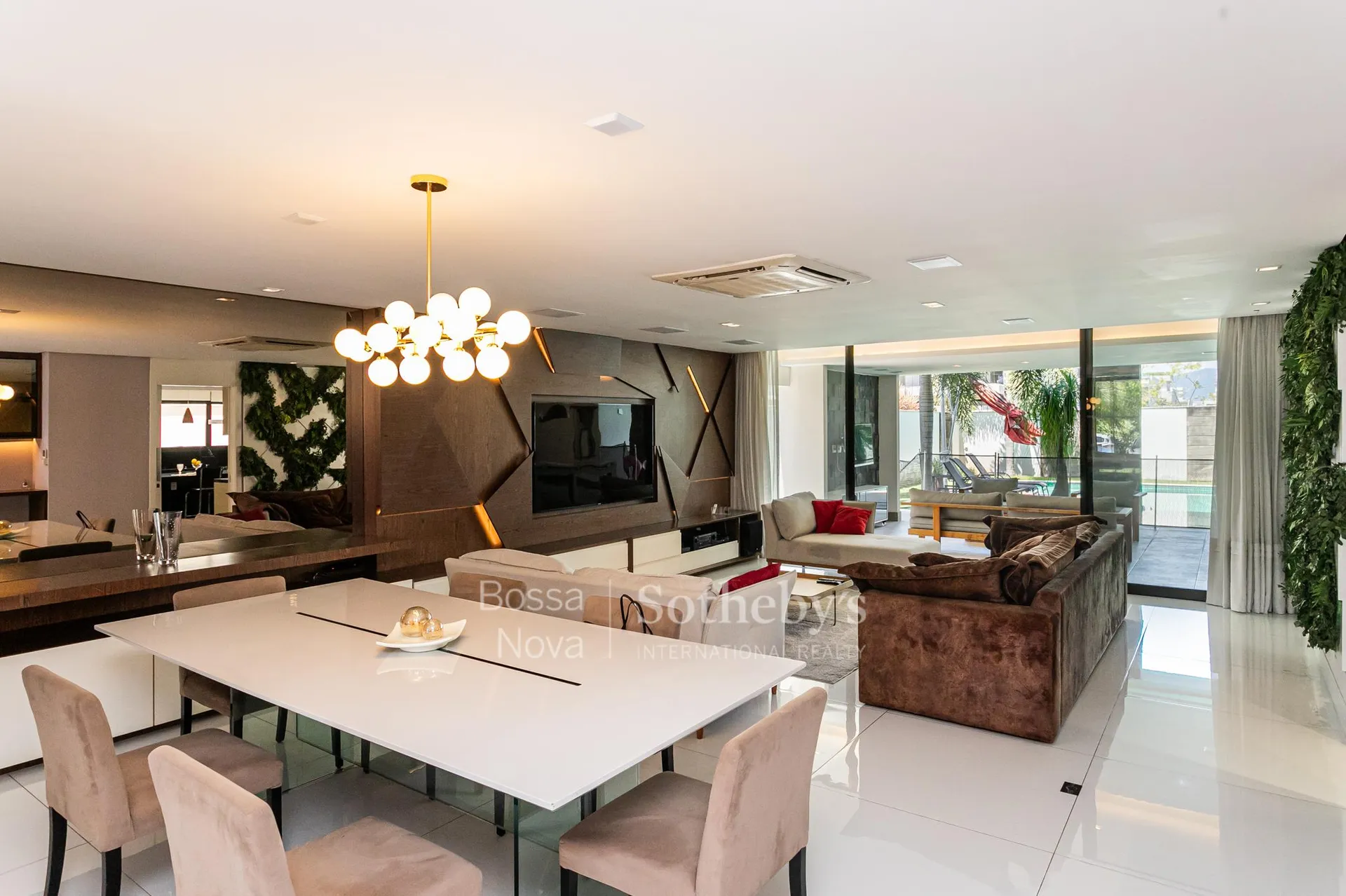 Furnished 622 m² house with 4 bedrooms and 5 bathrooms