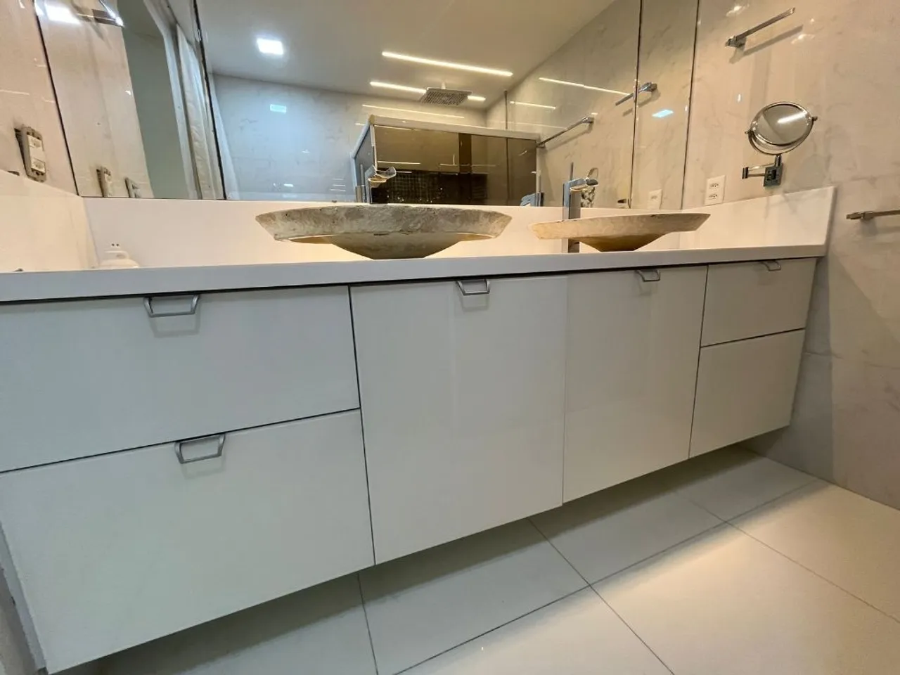 Casa com 3 quartos e 4 banheiros, varanda com churrasqueira — photo 3