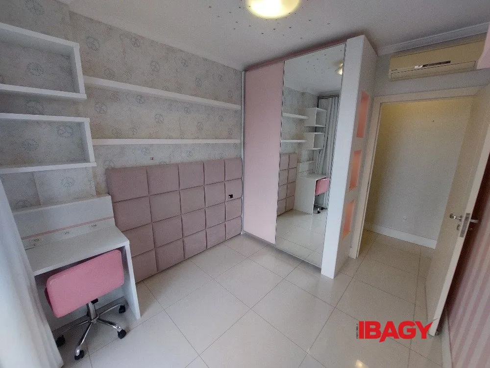 Furnished apartment, 146 m², with a home office — photo 9