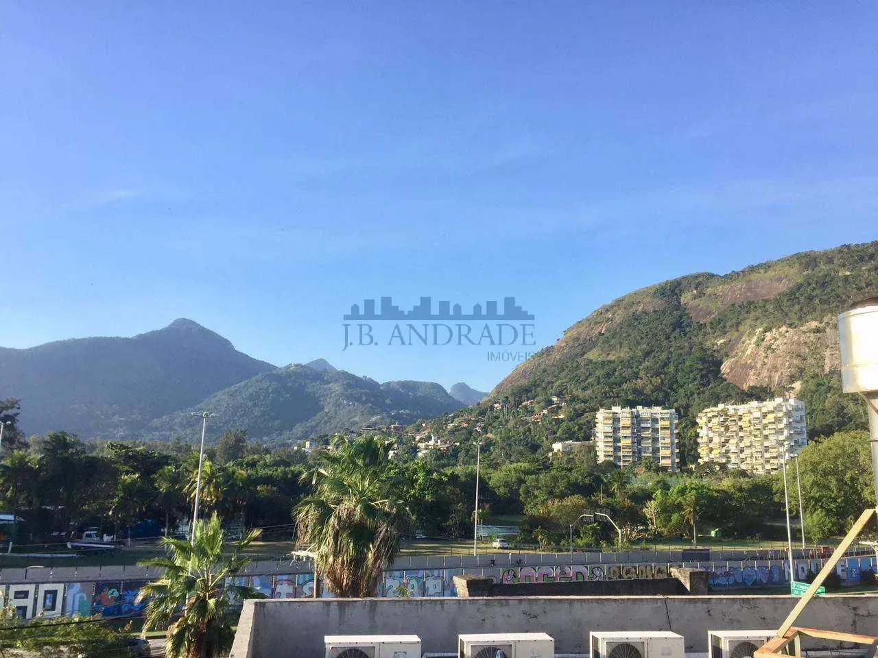 320 m² apartment with a walk-in closet and a mountain view — photo 6