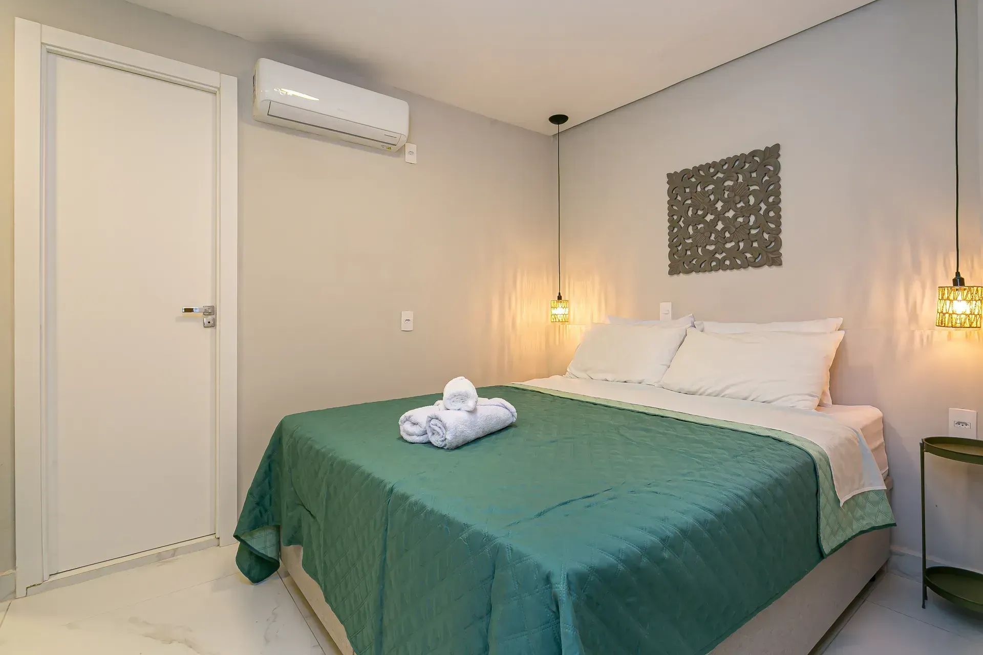 Furnished 1-bedroom apartment with built-in wardrobes — photo 3