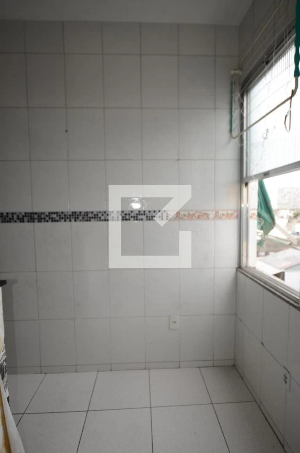 2-bedroom apartment with glass-enclosed shower — photo 9