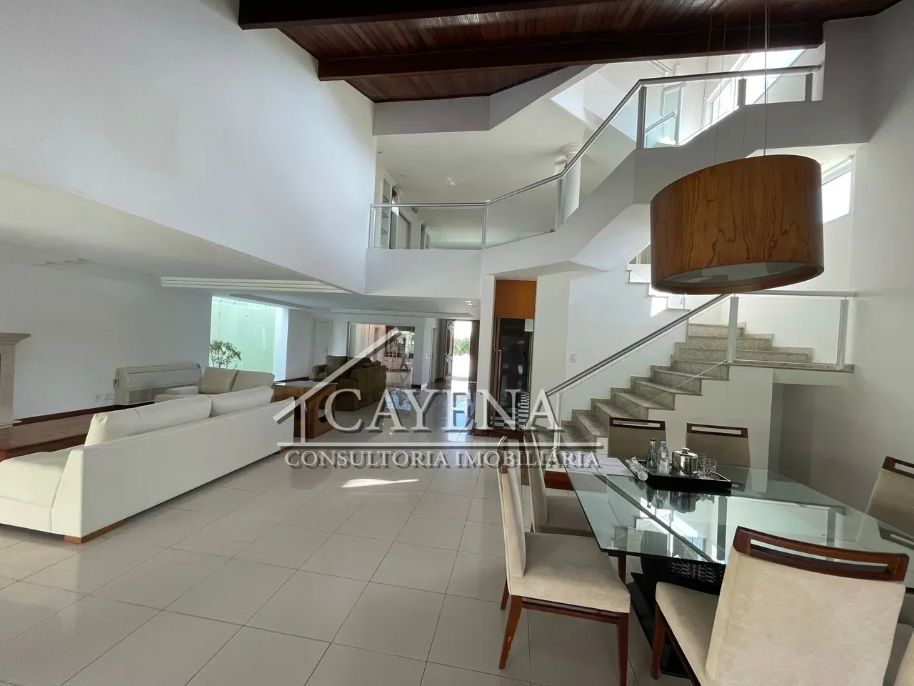 4 quartos e banheira: casa de 650 m² — photo 25