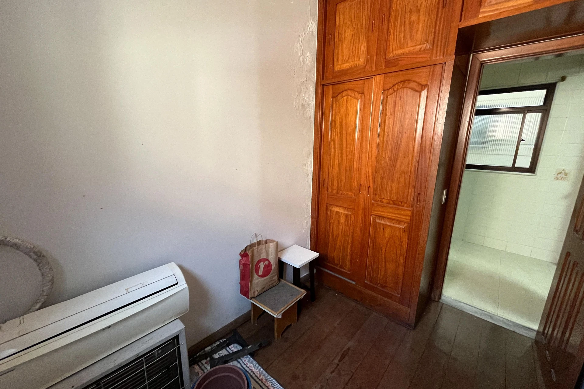 Будинок із 3 спальнями та дерев'яною підлогою або ламінатом — photo 33