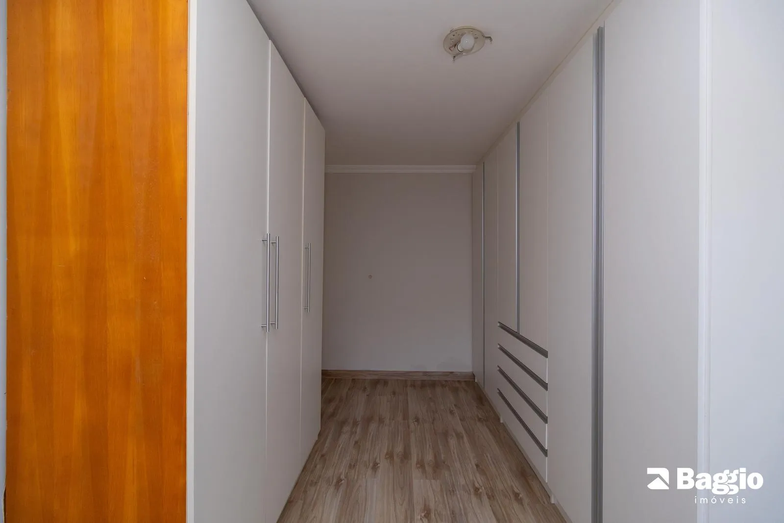 Balcony with a grill in a 3-bedroom house, 118 m² — photo 56
