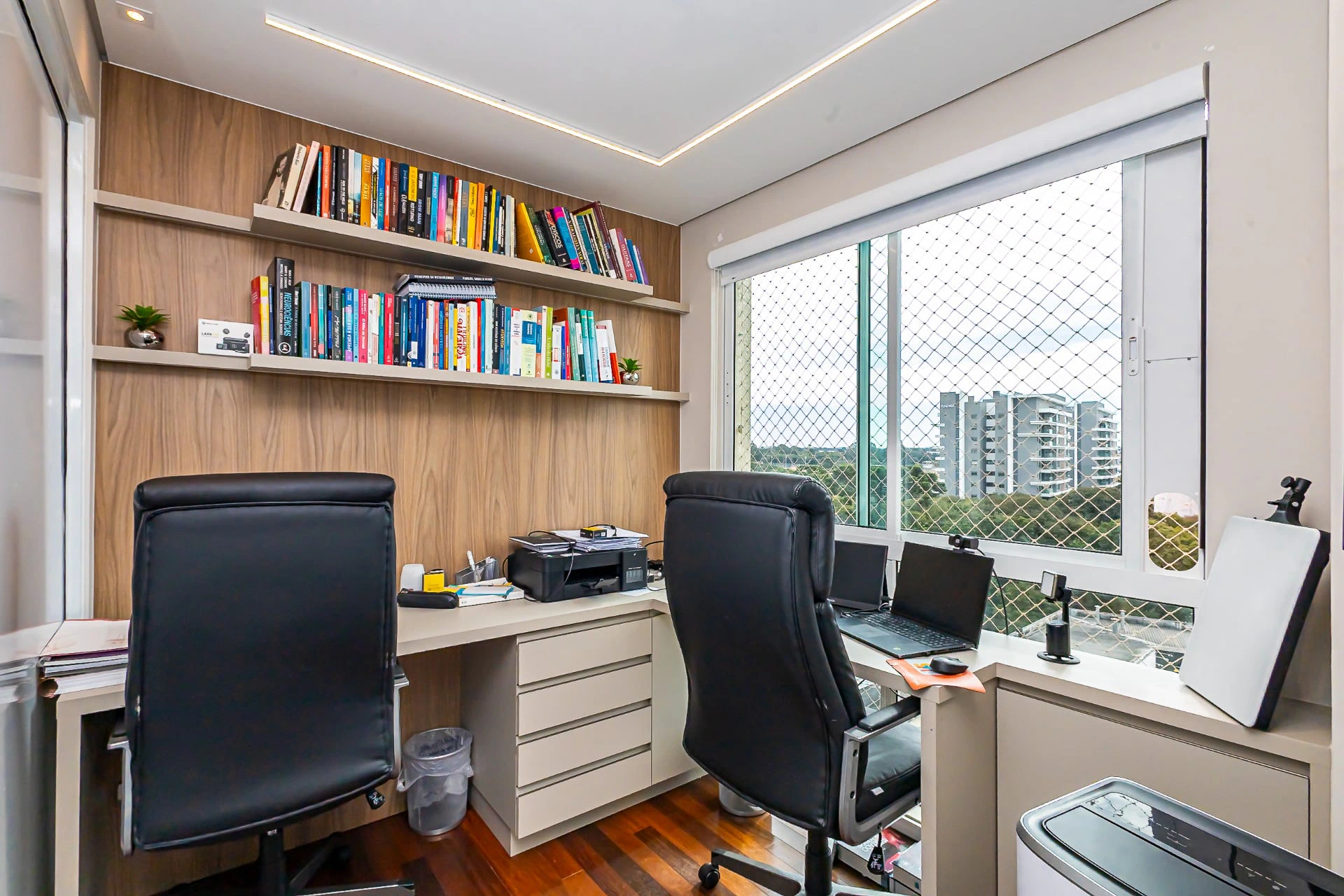 4-bedroom apartment with 2 en-suites and floor-to-ceiling windows — photo 28