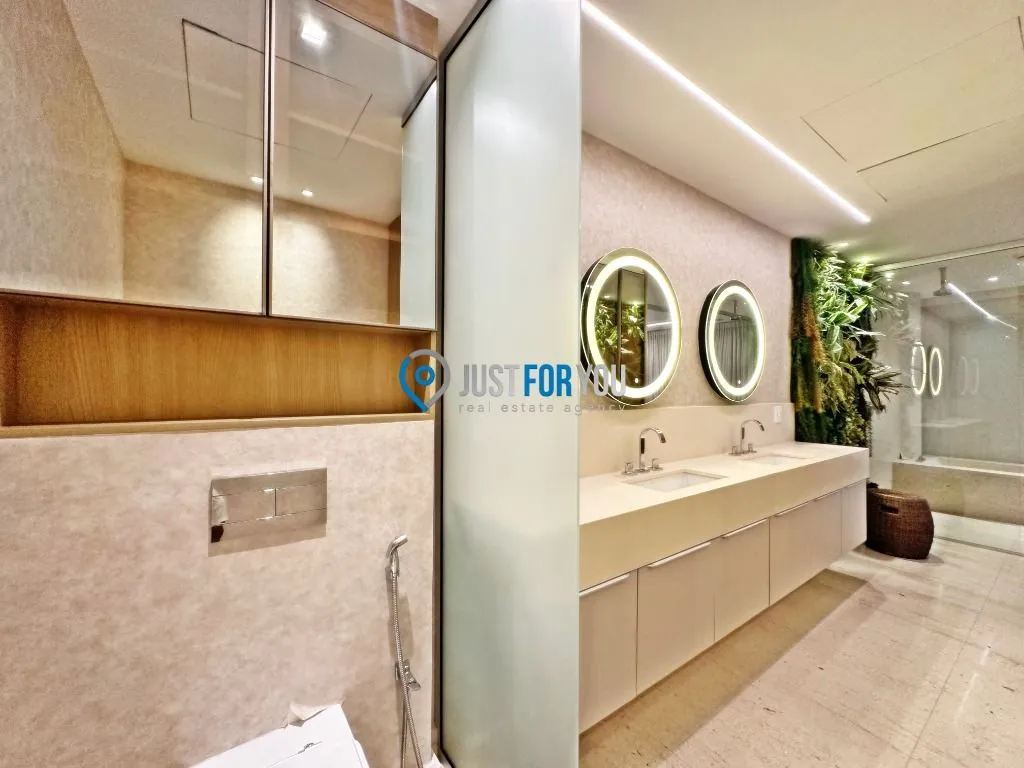 Furnished 1-bedroom apartment with an open-plan kitchen — photo 28