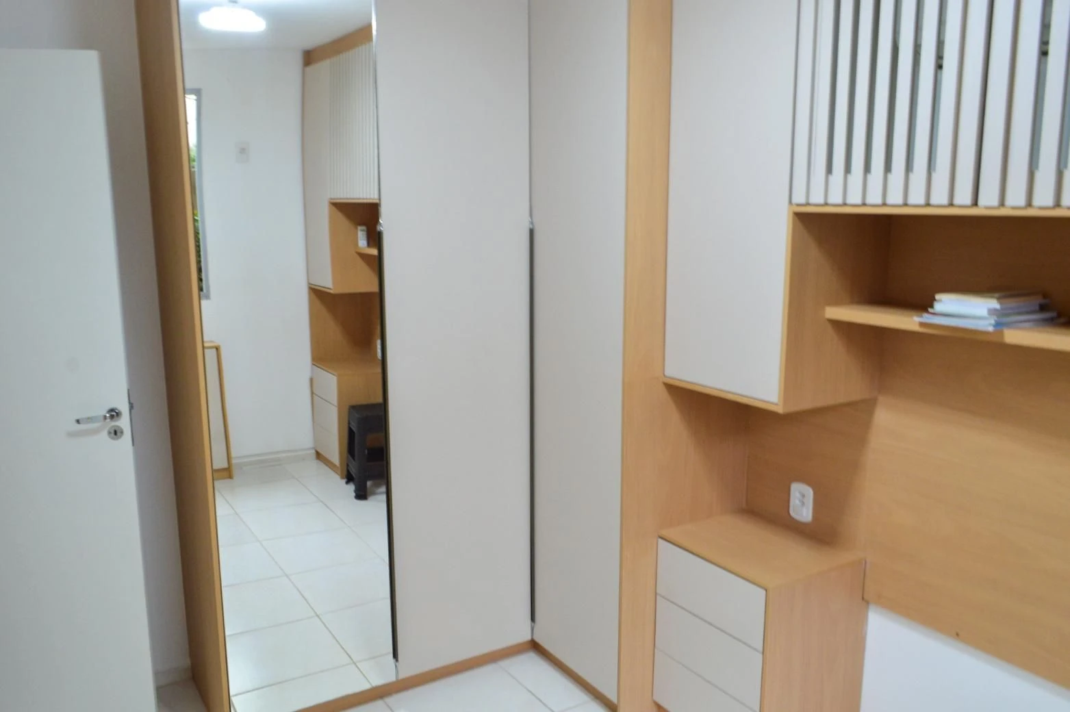 Квартира з 2 спальнями та кухнею відкритого планування — photo 12