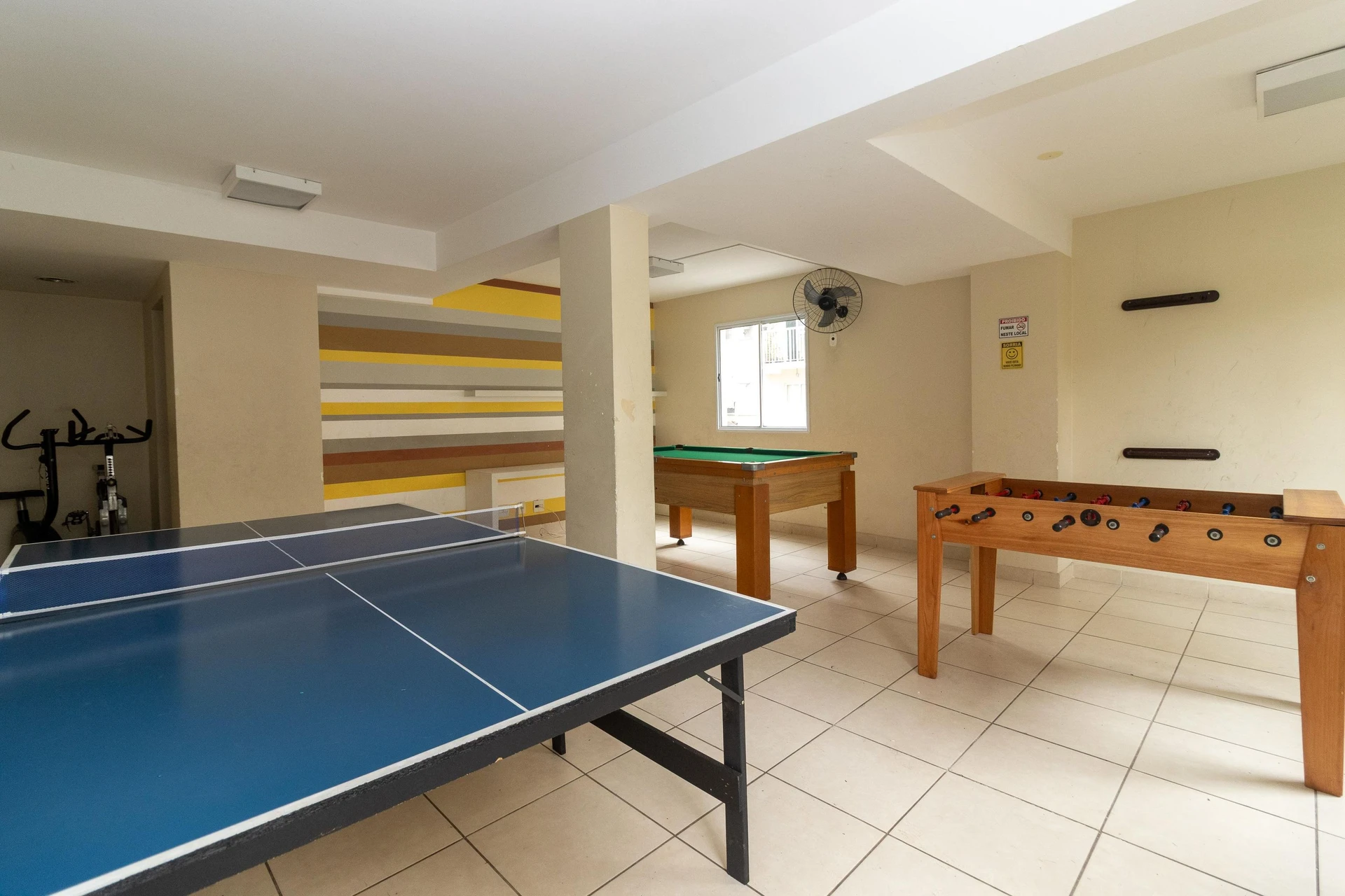 Furnished 2-bedroom apartment with balcony — photo 41