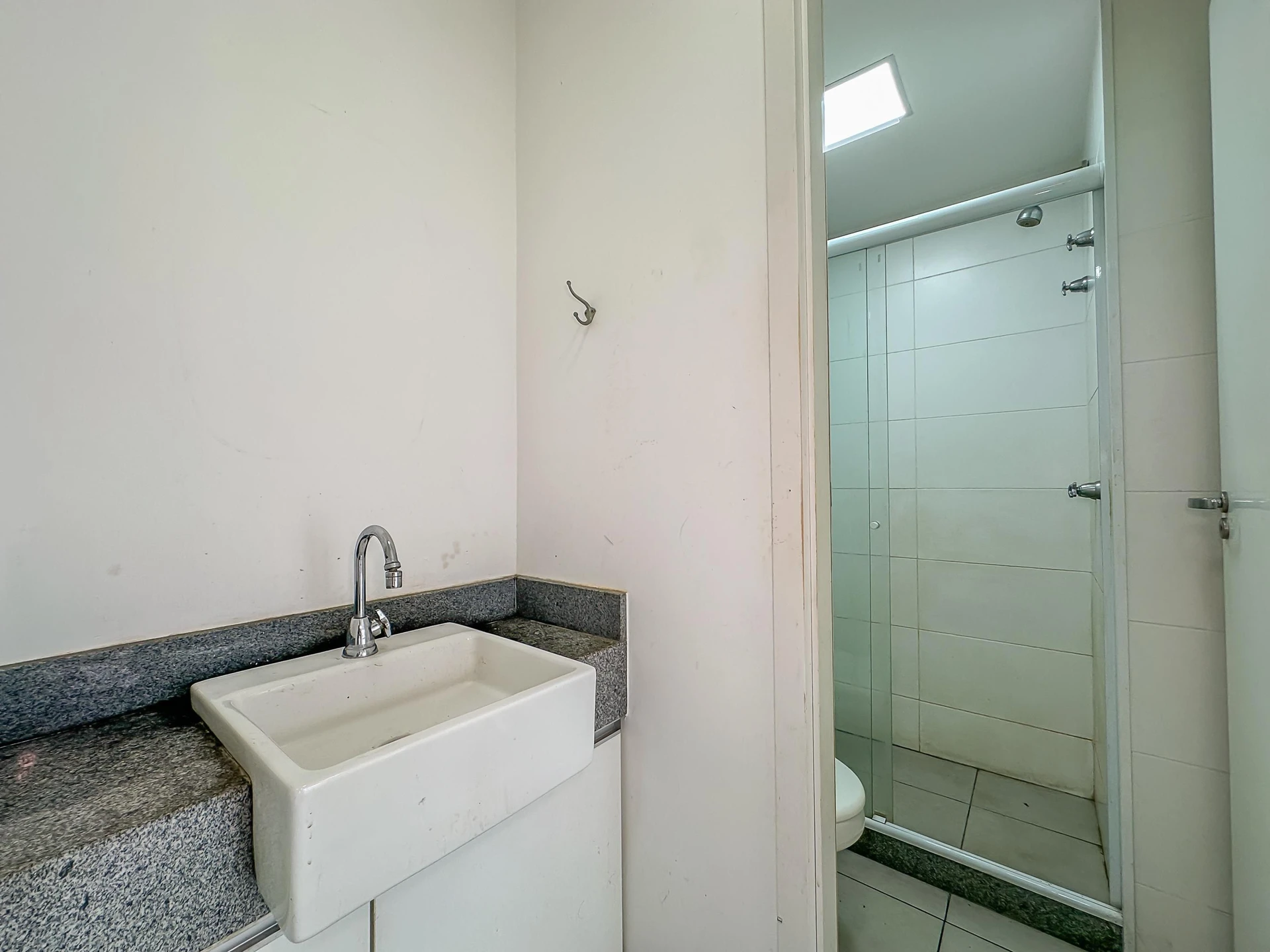 Furnished apartment, 42 m², with a glass-enclosed balcony — photo 45
