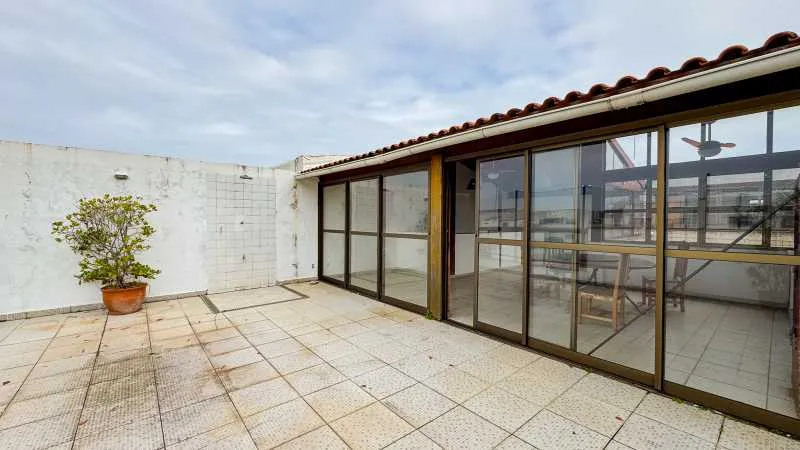 Furnished apartment, 300 m², with a glass-enclosed balcony — photo 17