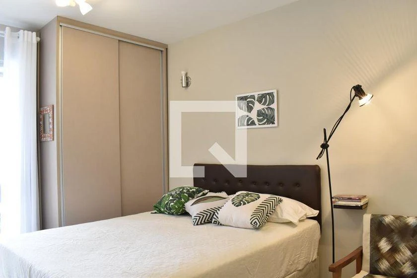 Furnished studio with 1 bedroom and a balcony — photo 8