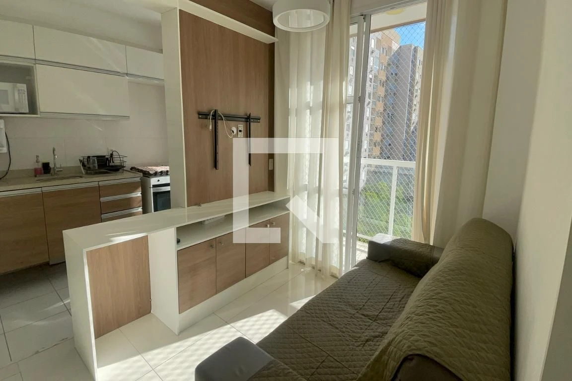 Furnished 2-bedroom apartment with balcony — photo 2