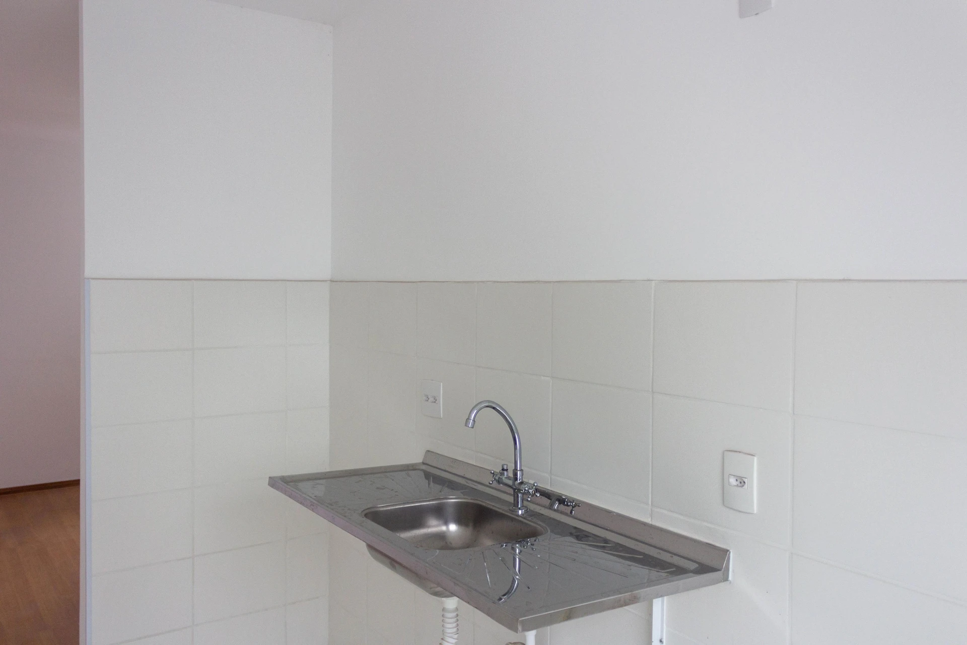 Деревянный пол или ламинат и 2 спальни: квартира 44 м² — photo 10