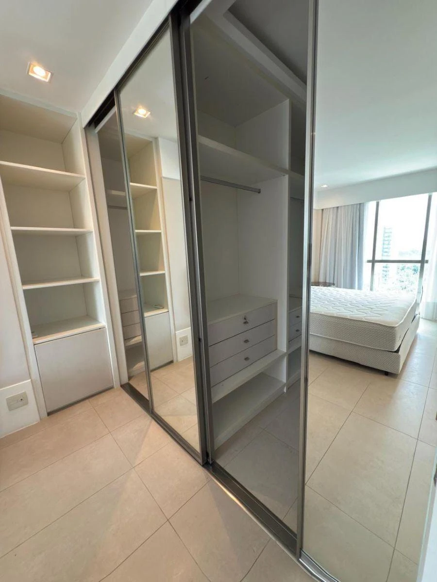 294 m² apartment with 4 suites and an open-plan kitchen — photo 3