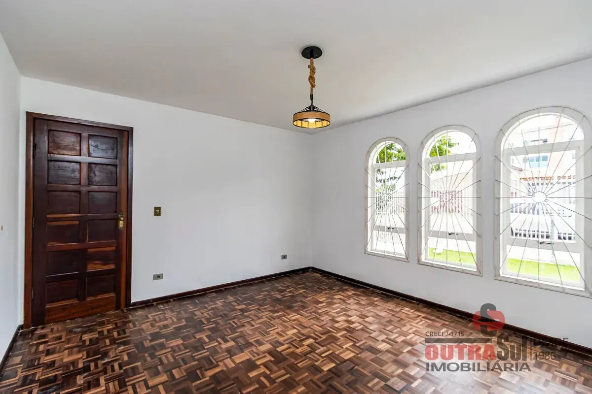 Casa, 215 m², com piso de madeira ou laminado — photo 4