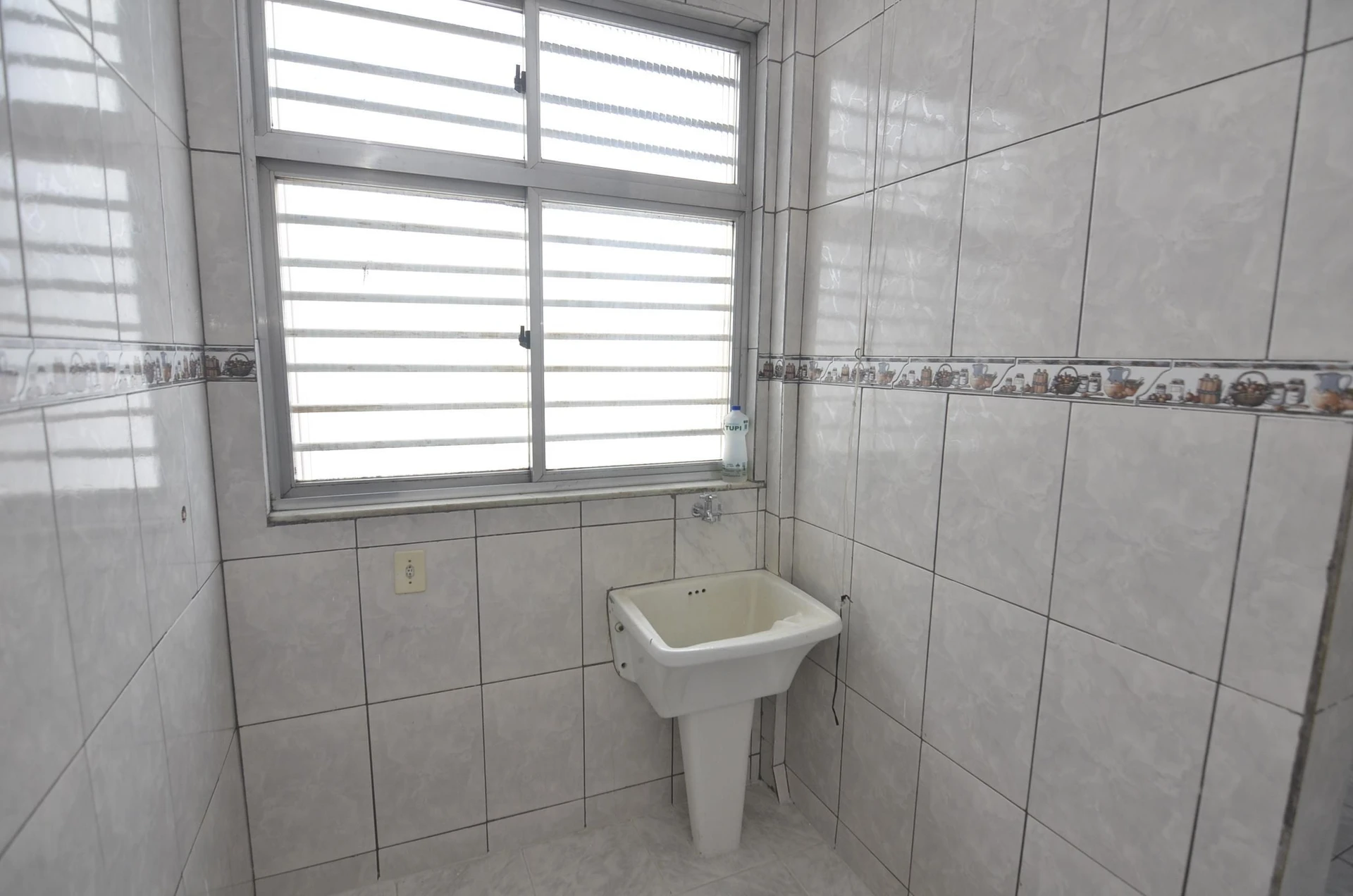 Apartment, 85 m², with wood or laminate floors — photo 26