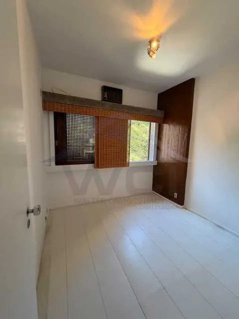 3-bedroom apartment with a bathtub — photo 3
