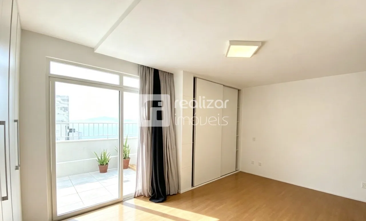 Apartment on the 11th floor with a water view