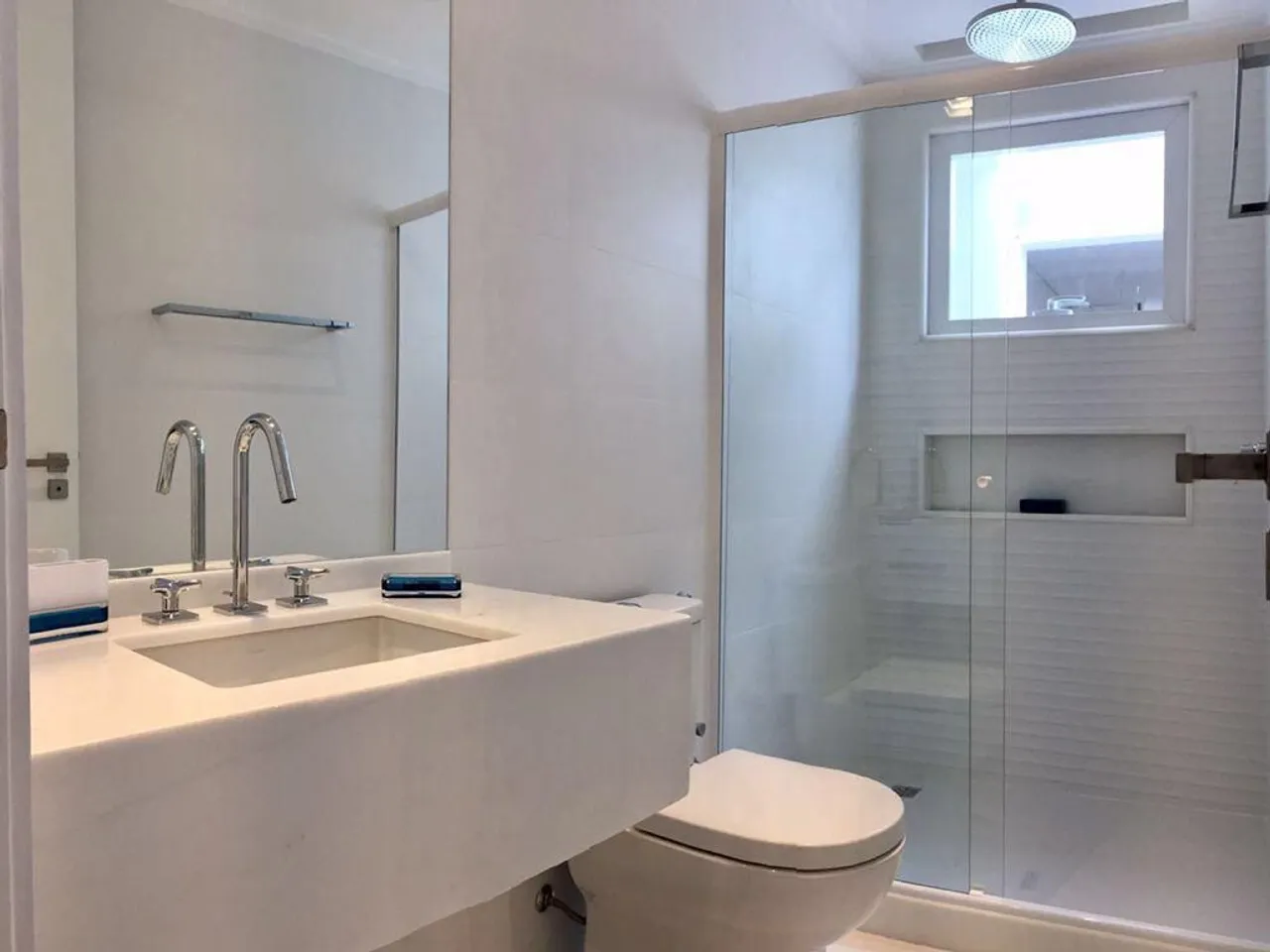 Unfurnished 2-bedroom apartment with a compact kitchenette — photo 20