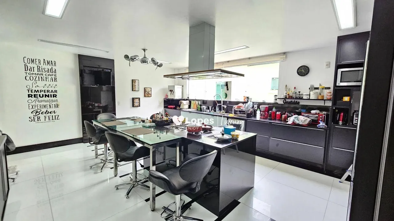 Furnished house with 5 bedrooms and a kitchen open to living — photo 9