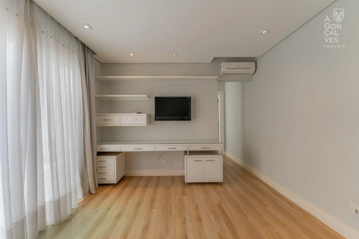Furnished house with 3 en-suite bedrooms and balconies — photo 36