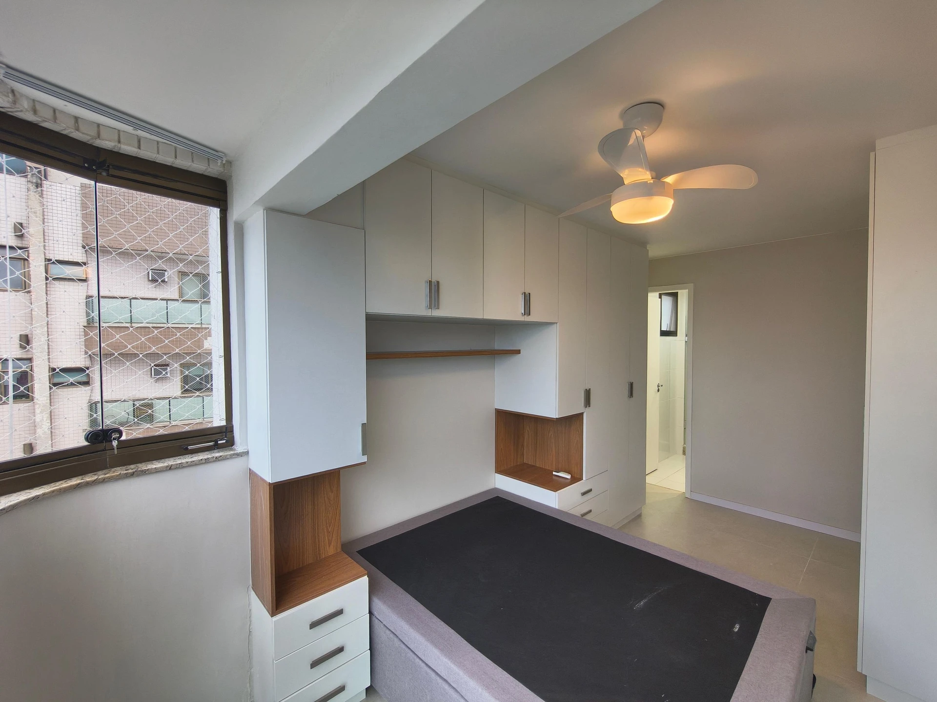 Floor-to-ceiling windows in a 3-bedroom apartment, 140 m² — photo 20