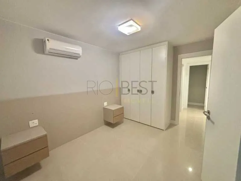 Apartment with 4 bedrooms, 5 bathrooms and a balcony — photo 24