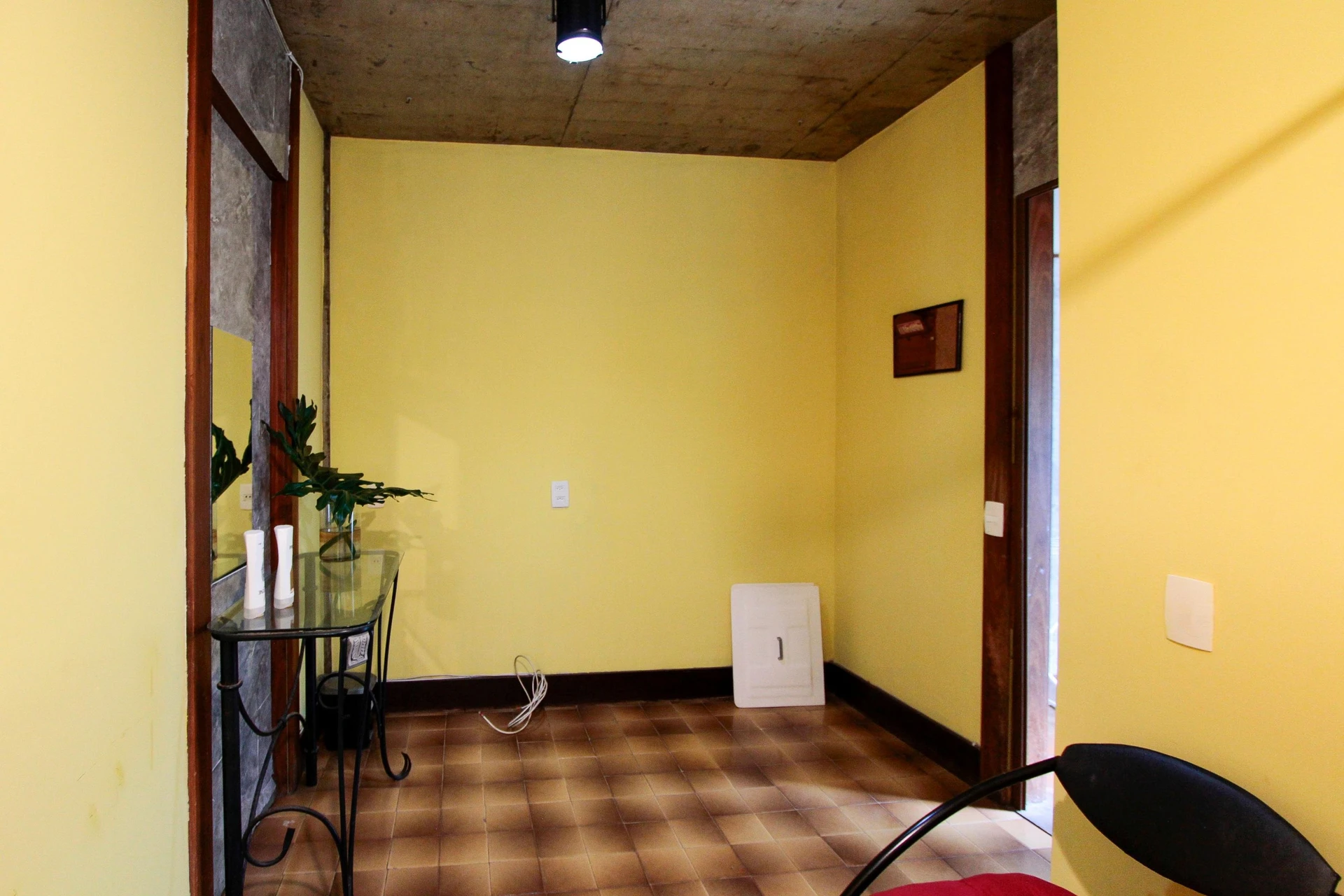Apartamento de 109 m² com banheira e janelas do piso ao teto — photo 19