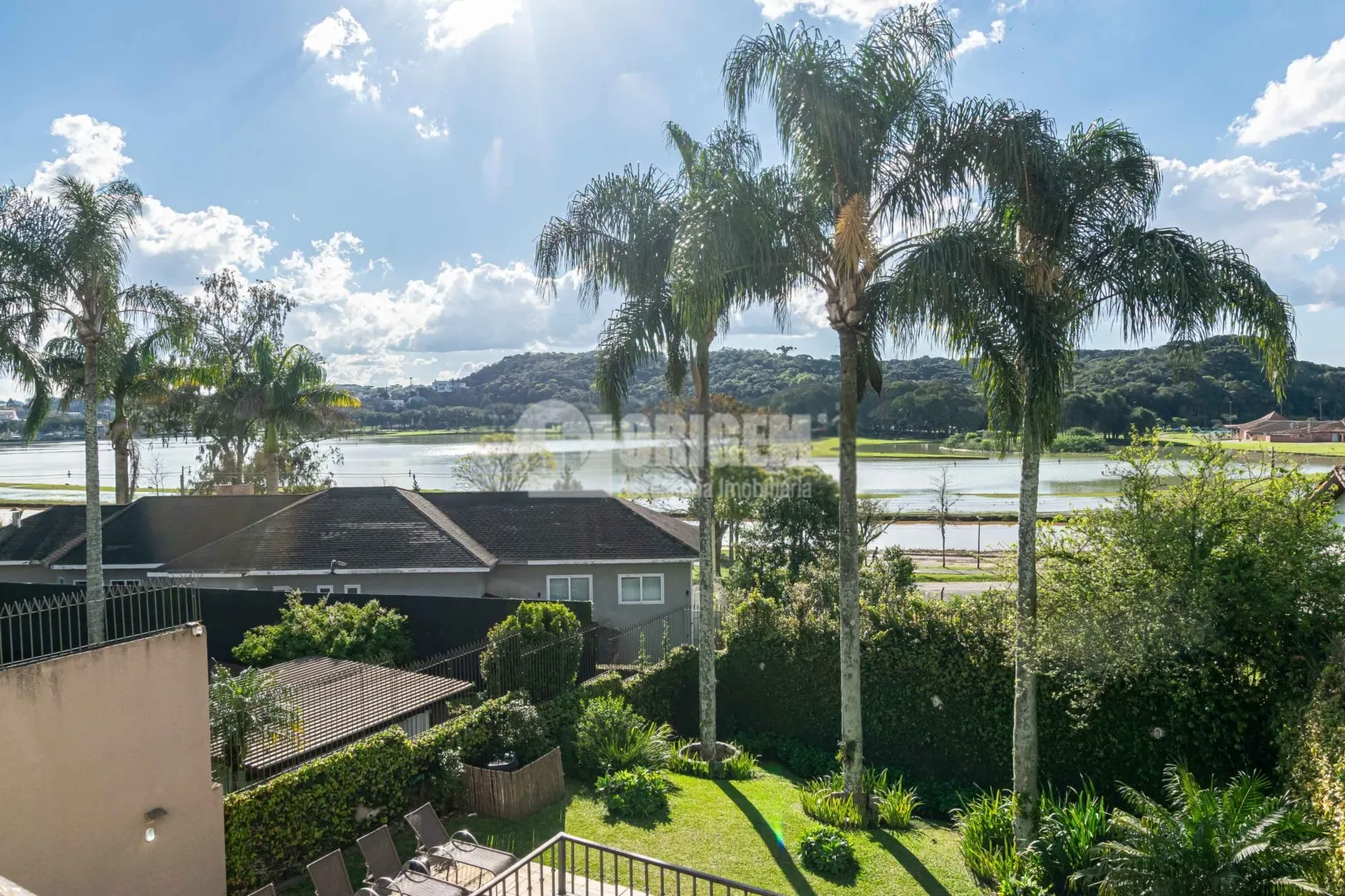 589 m² house with a bathtub and a water view — photo 64