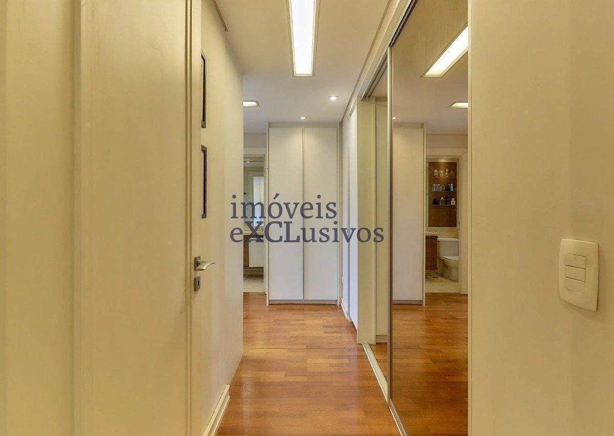 Furnished 240 m² apartment with 3 en-suites — photo 43