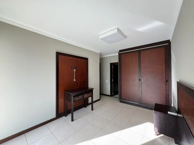 Furnished apartment, 124 m², with floor-to-ceiling windows — photo 34