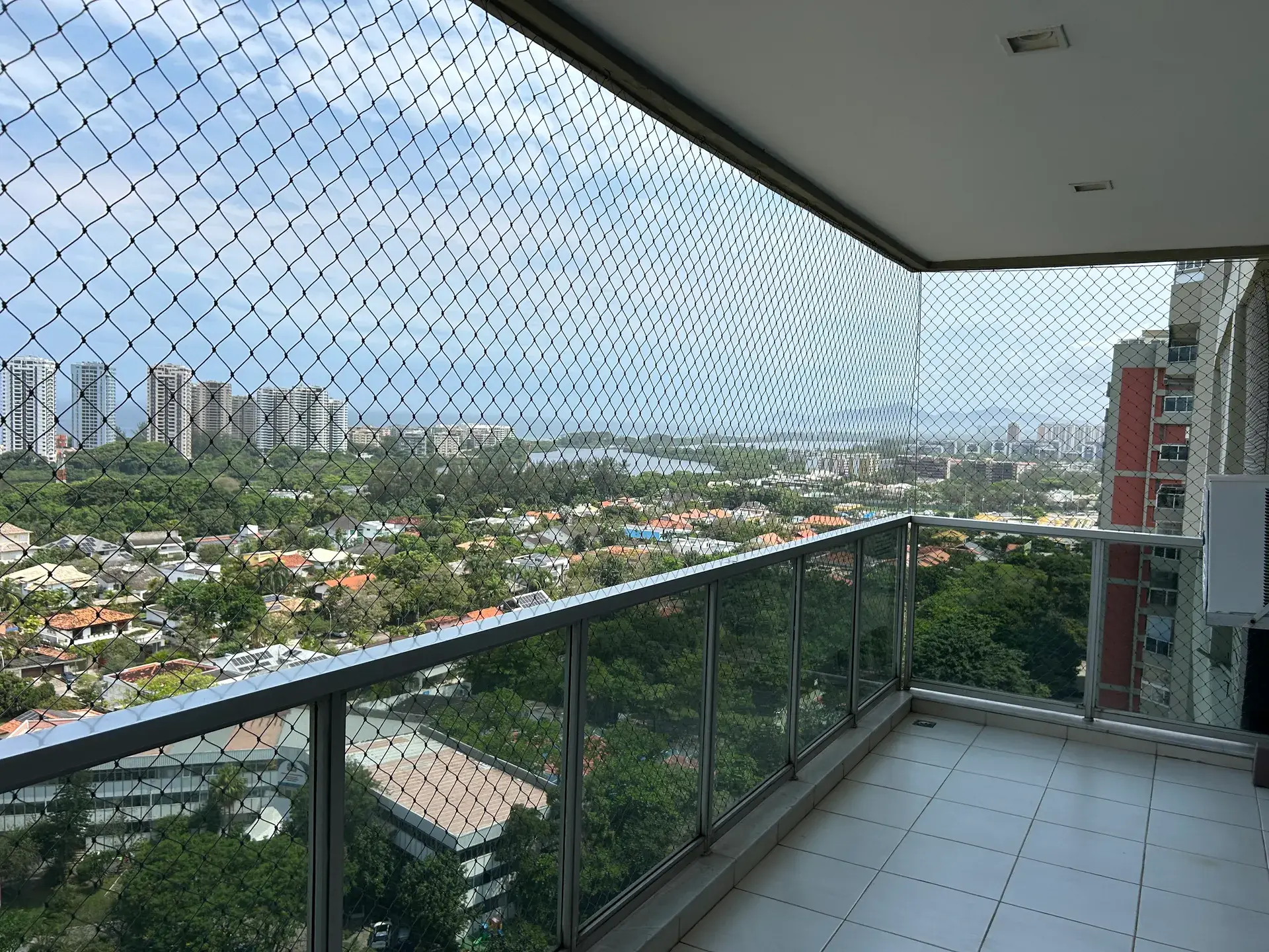 4-bedroom apartment with a glass-enclosed balcony — photo 6