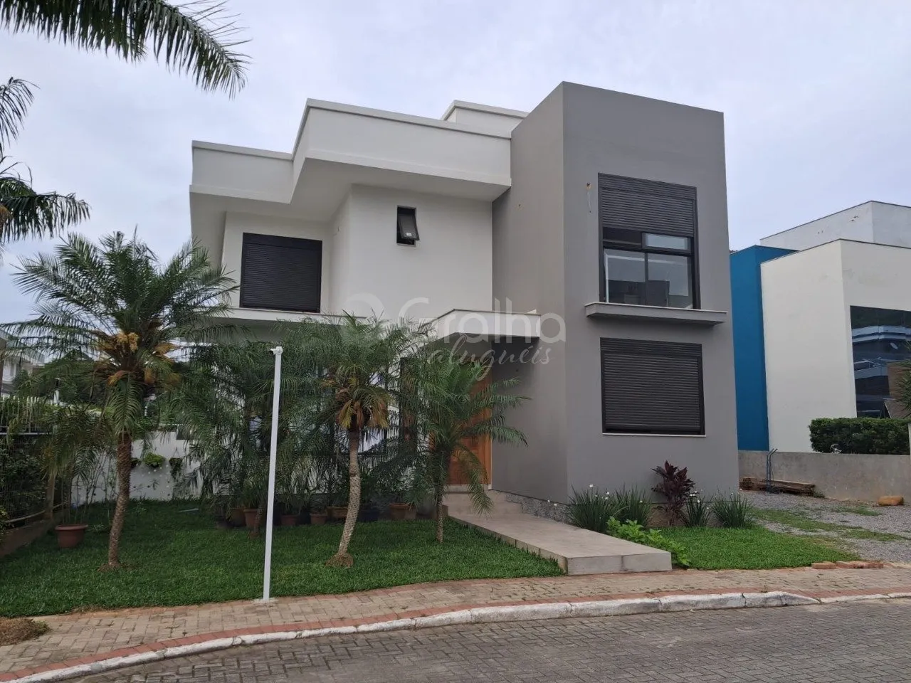 4-bedroom house with 2 en-suite baths and 288 m²
