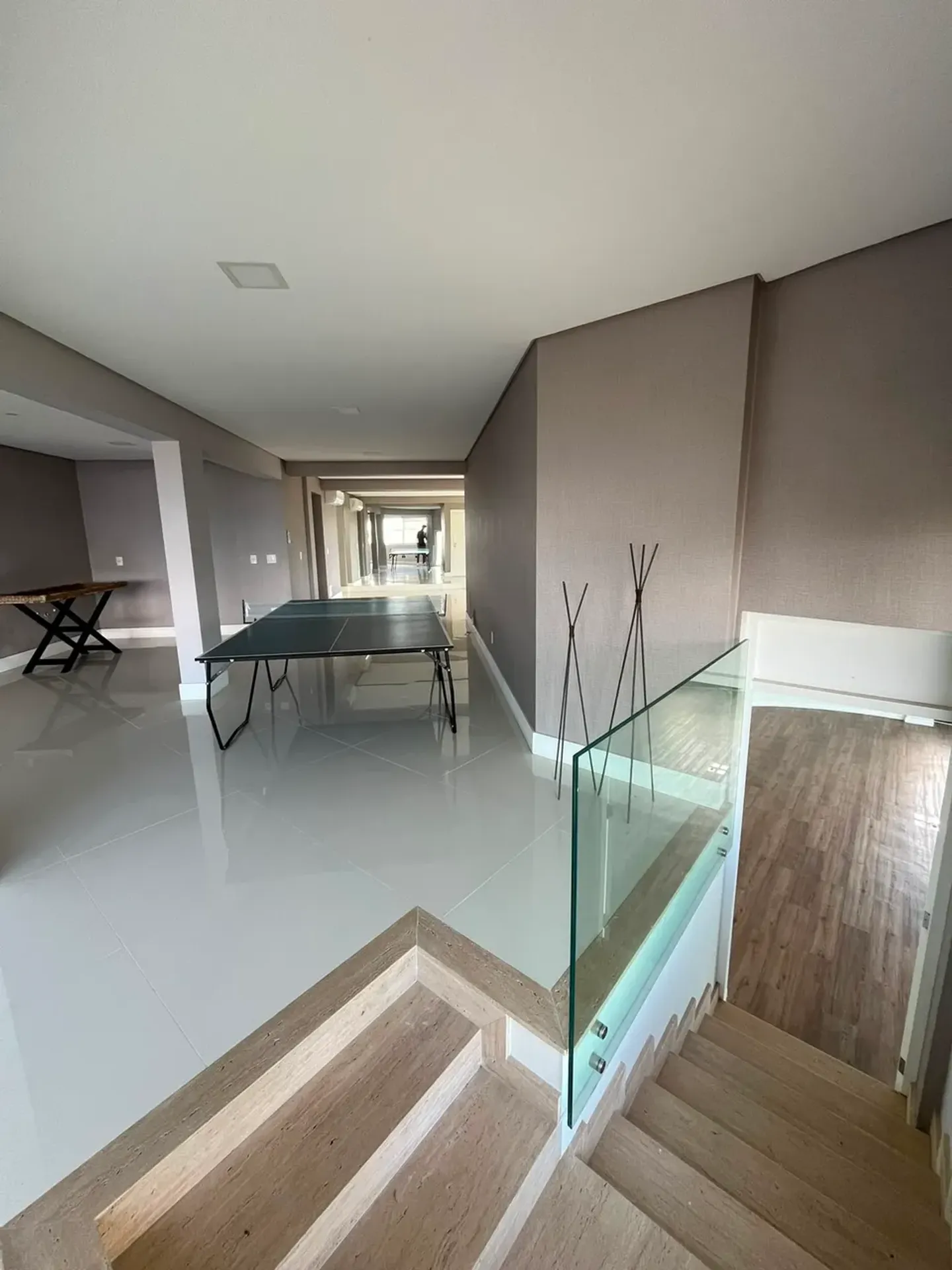 Casa de 1000 m² con vista al agua y chimenea — photo 31