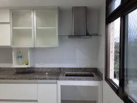 183 m² apartment with a walk-in closet and a bathtub — photo 13