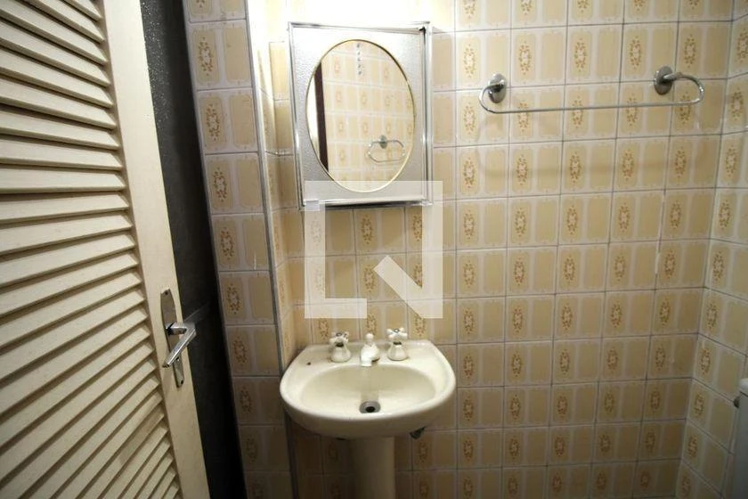 House with 4 bedrooms and 297 m², no parking — photo 33
