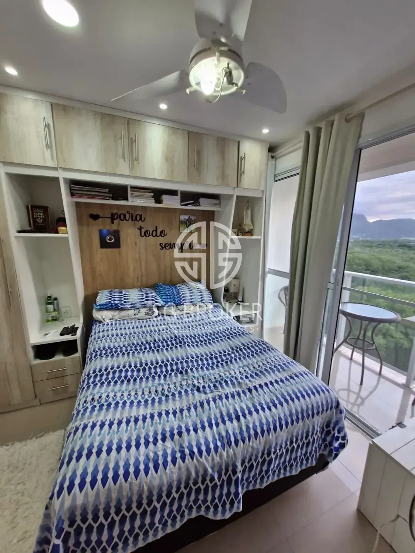 Glass-enclosed balcony in a 3-bedroom apartment, 91 m² — photo 4