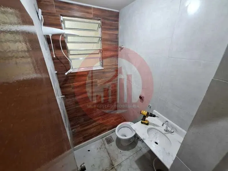 Apartment with wood floors and 2 bedrooms — photo 20