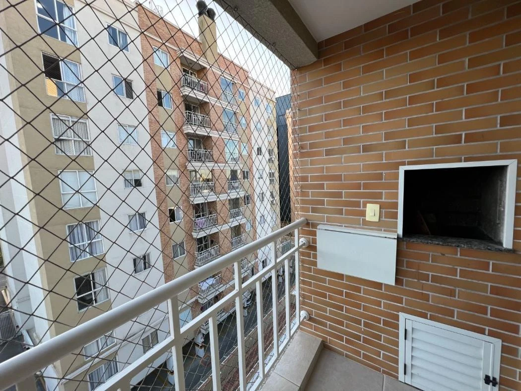 Balcony with a grill in a 3-bedroom apartment, 82 m² — photo 20
