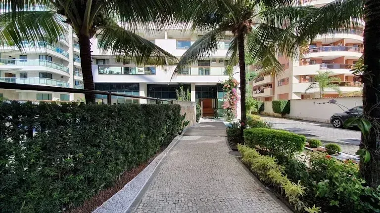 Apartamento com 2 quartos, 2 banheiros e varanda com vidro — photo 6