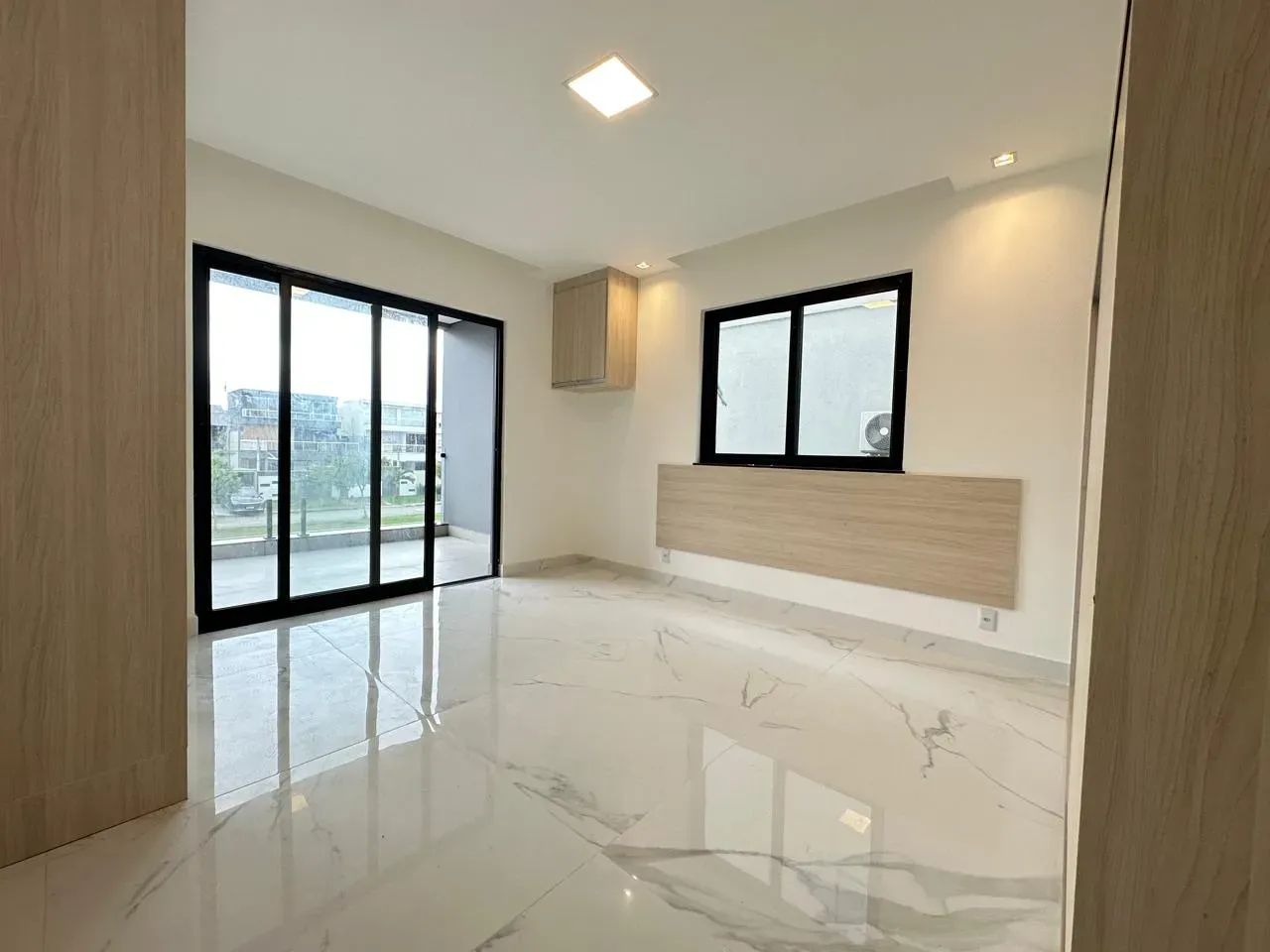Private pool in a 5-bedroom house, 410 m² — photo 11