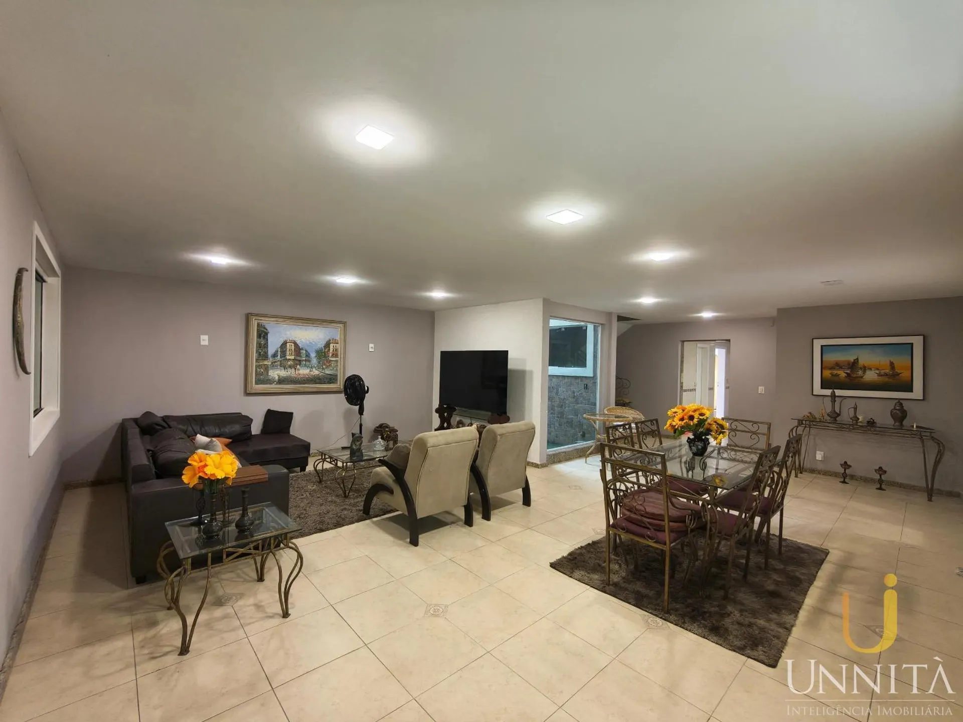 Casa mobiliada, 750 m², com banheira