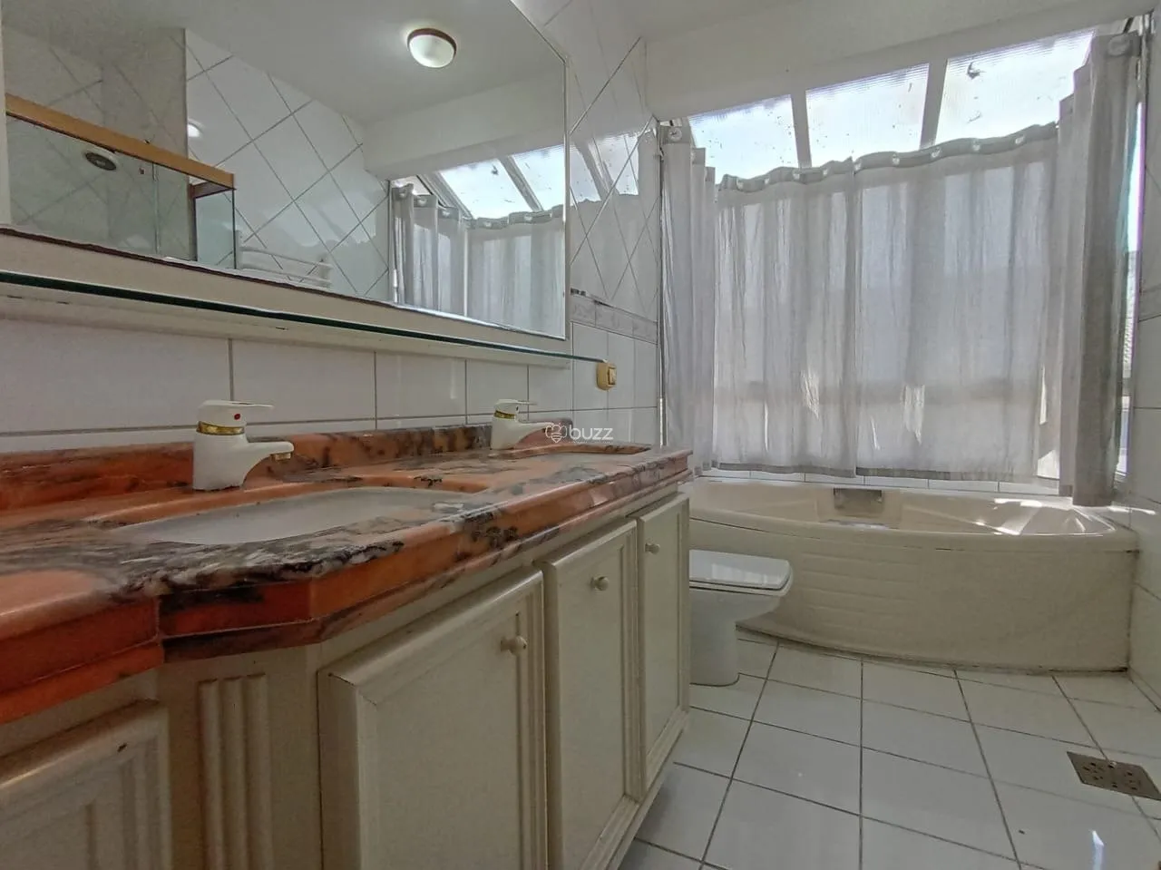 House with 4 en-suite rooms and 6 bathrooms, 301 m² — photo 29