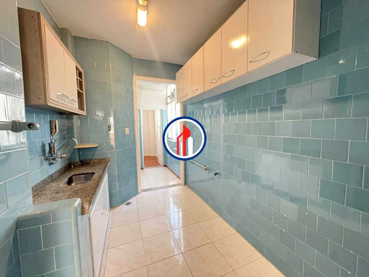 Wood or laminate floors in a 2-bedroom apartment, 72 m² — photo 2